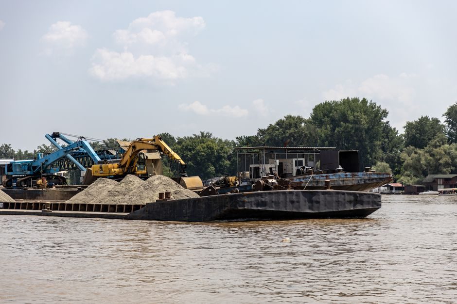 Long-Reach Excavator Types, Reach Bands, and Application Map