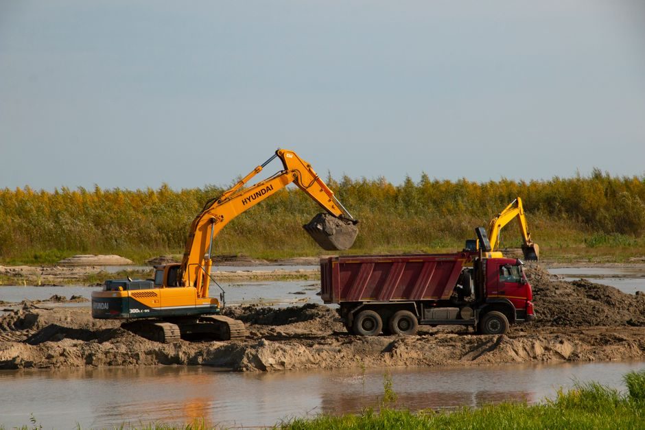 Long Reach Excavator vs Standard Excavator: Spec-First Selection
