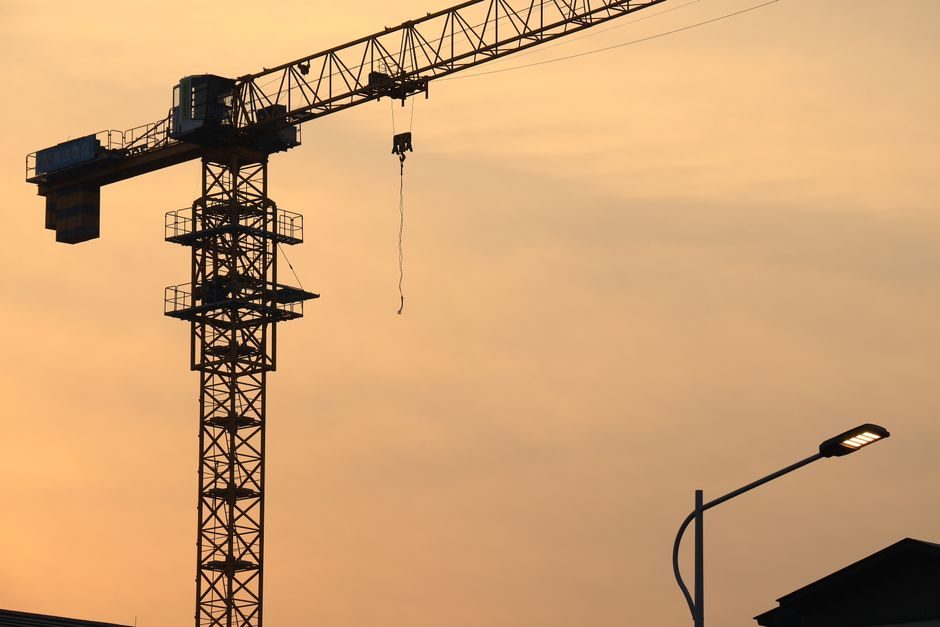 Luffing-Jib vs Flat-Top vs Hammerhead for Oil and Gas Tower Crane Duty