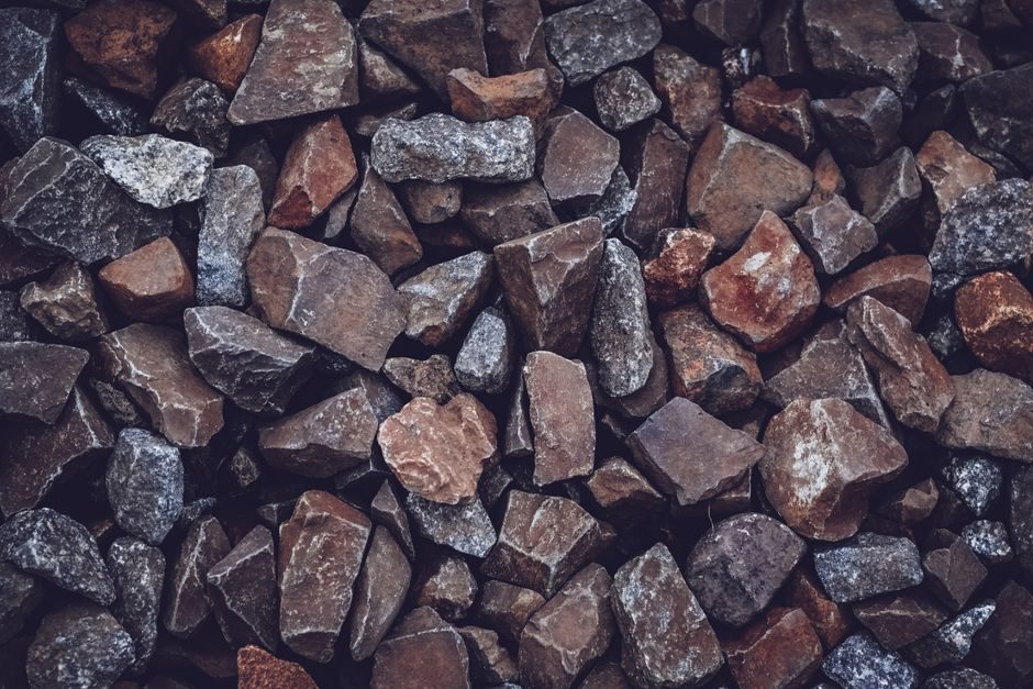 Manganese Ore 2026: Lumpy vs Sands Spread, Electrolytic Premium, and Port Inventory Bands