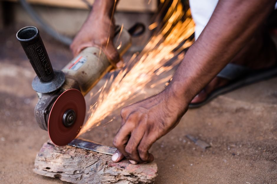 Masonry Angle Grinder Selection: Disc, Power, and Dust Match