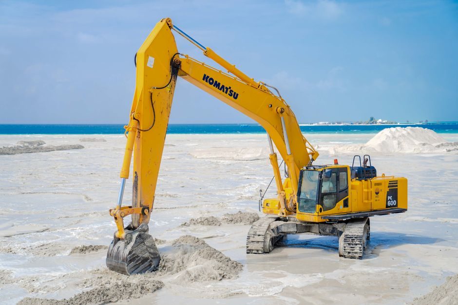 Mini Excavator Selection Guide: Weight, Undercarriage, Engine Tier and Dig Specs