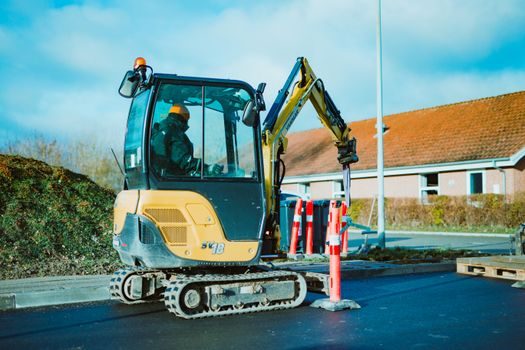 mini excavator selection guide - Site Constraints: Tail Swing, Width and Transport