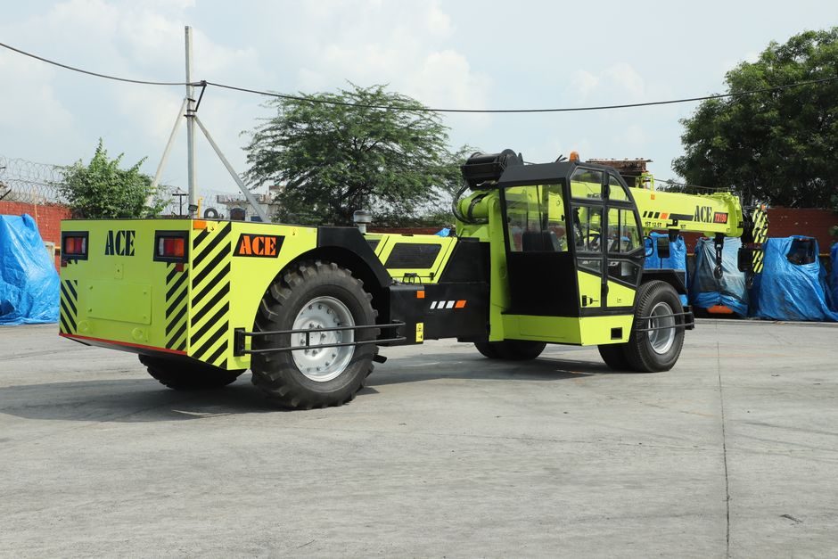 Mobile Crane vs Truck Crane: Spec-First Selection Map for 2026 Buyers