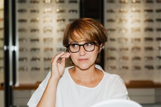 Optical Glass selection criteria - Sourcing, Standards and Lead-Time Reality (2026)