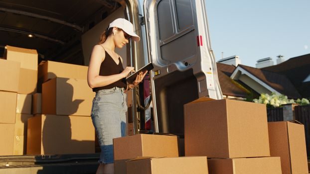 order picker vs Forklift - Decision matrix: pick the truck by use case