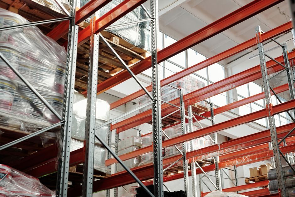Pallet Rack Selection: Frame, Beam, Deck and Aisle Trade-offs for 2026 Specs