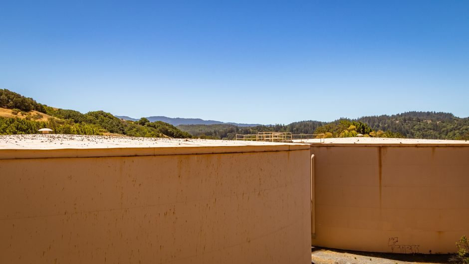 Plastic Storage Tank Price & Cost Guide: HDPE vs XLPE vs PP, Size Bands, and TCO