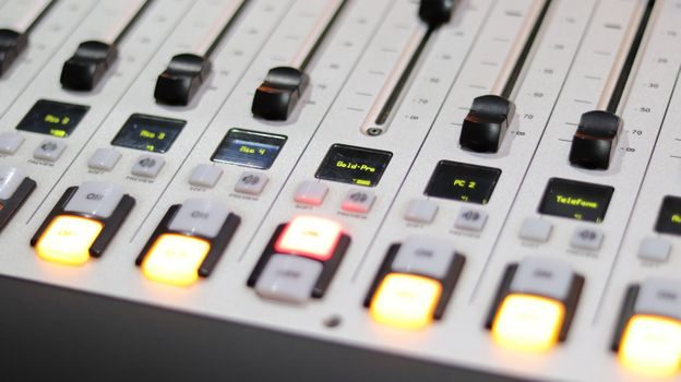 Power Mixer advantages and disadvantages - Sourcing signals and standards to enforce on the PO