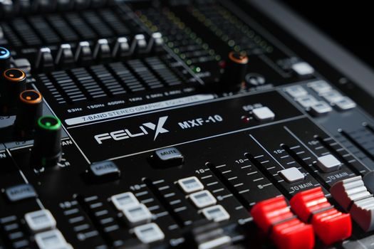 how to choose a Power Mixer - Real Use Cases and the Specs That Decide Them