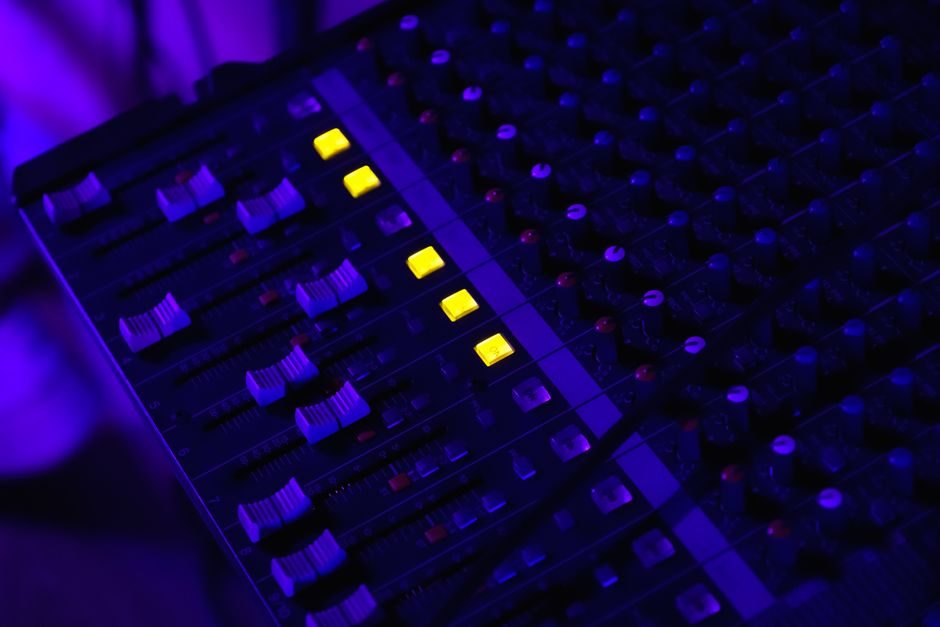 Power Mixer TCO: Cost Lines, Decision Bands and Spec Gates
