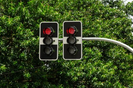 Pushbutton & Pilot Light vs Emergency Stop Button - Failure Modes, Lead Time and Sourcing Signals