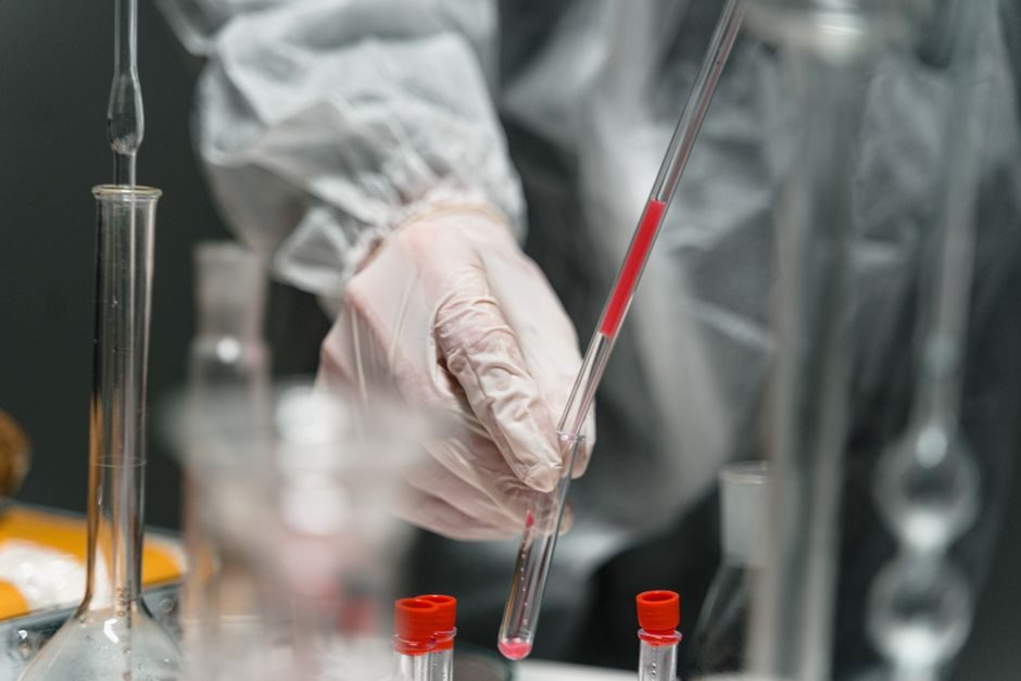 Reach Truck Selection for Chemical Plants: Spec Bands, Hazardous-Area Logic and Materials