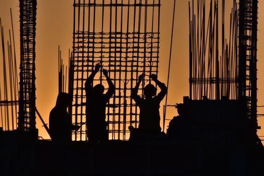 Rebar Threading Machine advantages and disadvantages - Who Should Specify One — and Who Should Not