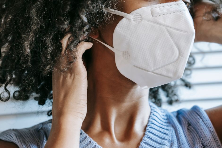 Respirator price and cost guide 2026: bands, levers and landed cost