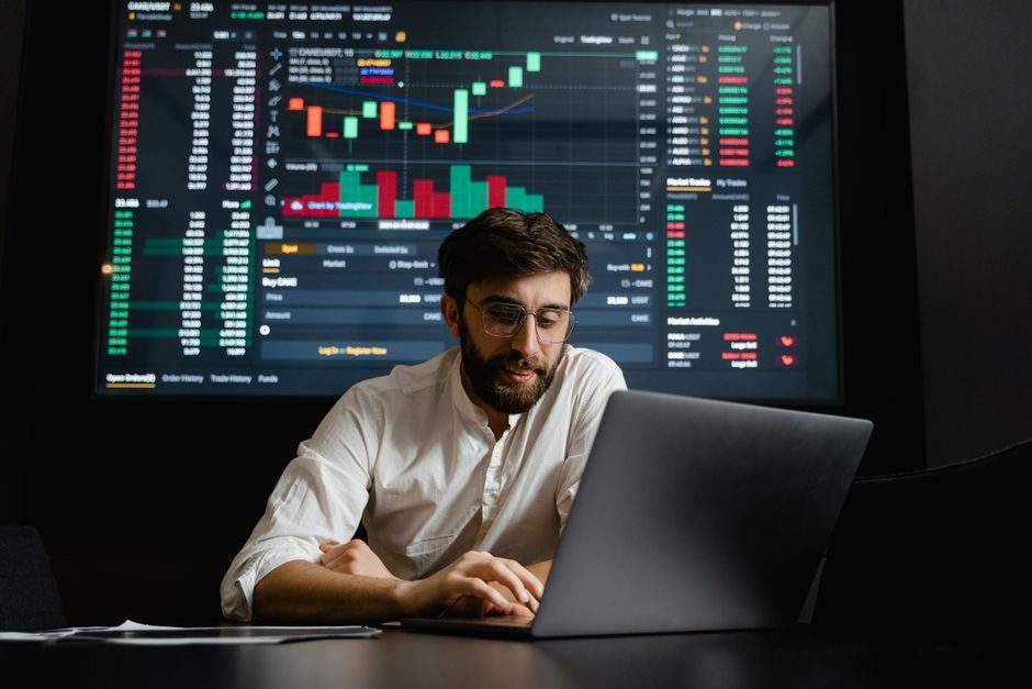 RF Spectrum Analyzer Buying Guide: 2026 Price Bands, Specs, and Sourcing