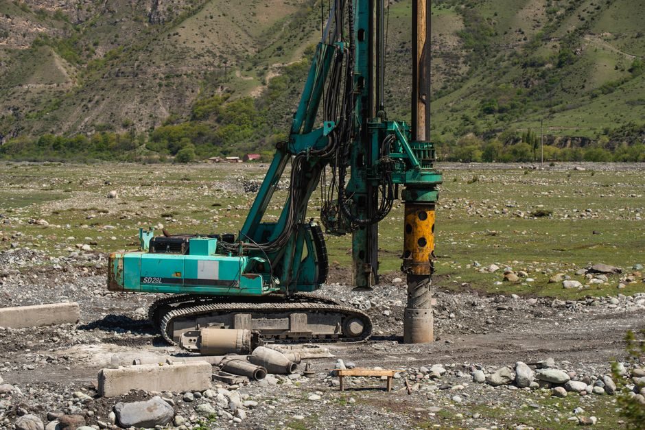 Rotary Drilling Rig Installation: Class-Specific Setup, Mast Erection, and Acceptance Test
