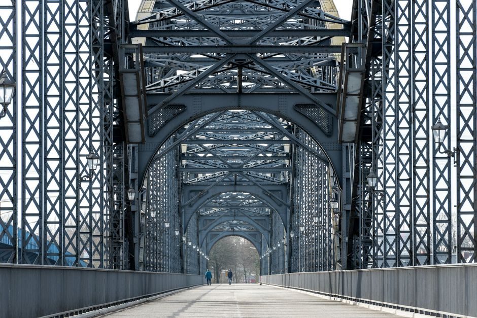 Rotary Hammer Selection for Bridge Construction: Chuck Class, Impact Energy, and Sourcing