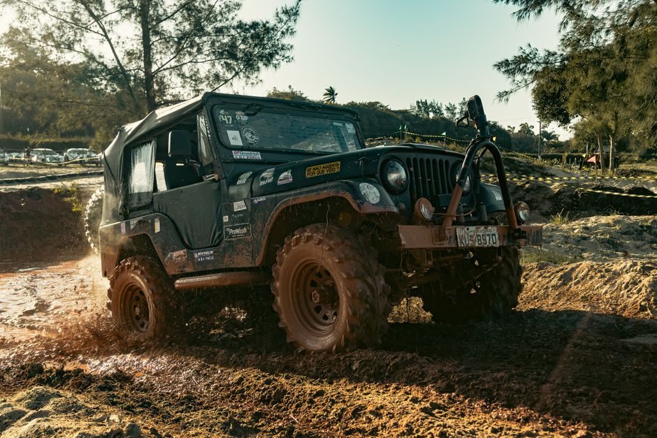 Rough Terrain Forklift Installation: Site Prep, Mast Rigging, and Acceptance