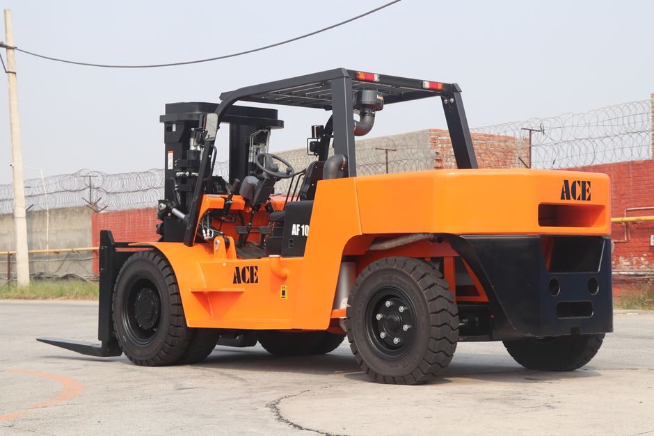 Rough Terrain Forklift vs Forklift: Spec-First Selection Map