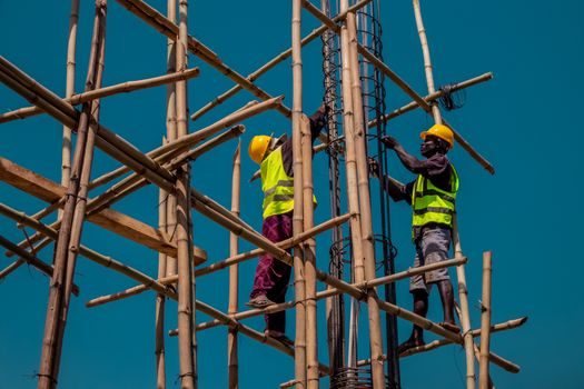 Scaffolding advantages and disadvantages - Frame (H-frame / walk-through) scaffolding