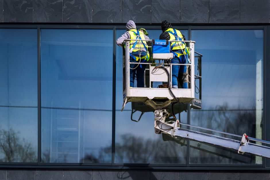 Selecting an Aerial Work Platform: Drive, Reach and Capacity Gates