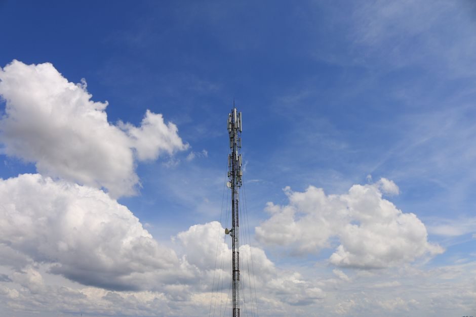 Signal Repeater vs Industrial Router: Spec-Driven Selection