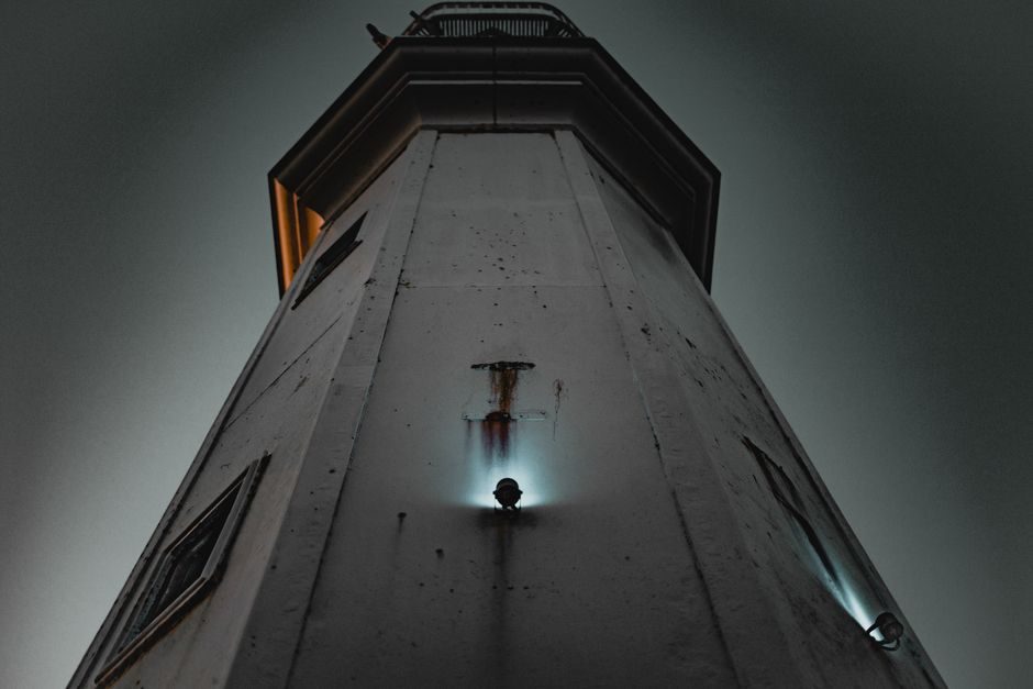 Signal Tower Light 2026: Spec-First Buy Map, Vendor Range and Field Failure Points
