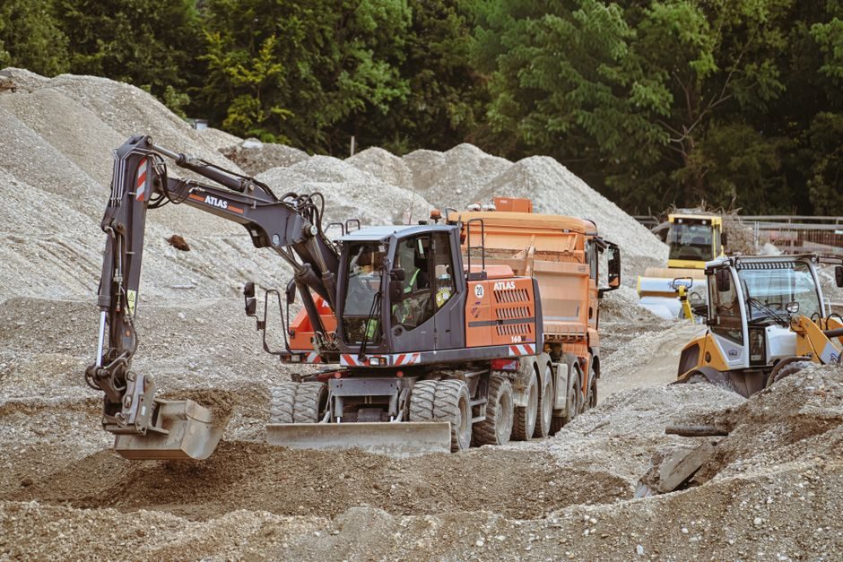Skid Steer Loader Advantages and Disadvantages: A Spec-Based Field Reference