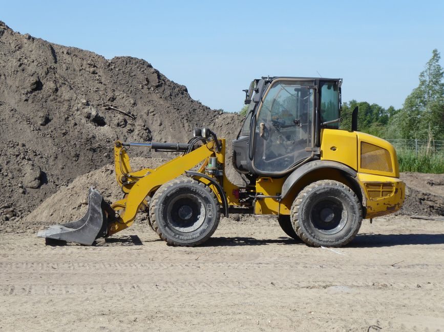 Skid Steer Loader Selection Guide: ROC, Operating Weight and Hitch Class