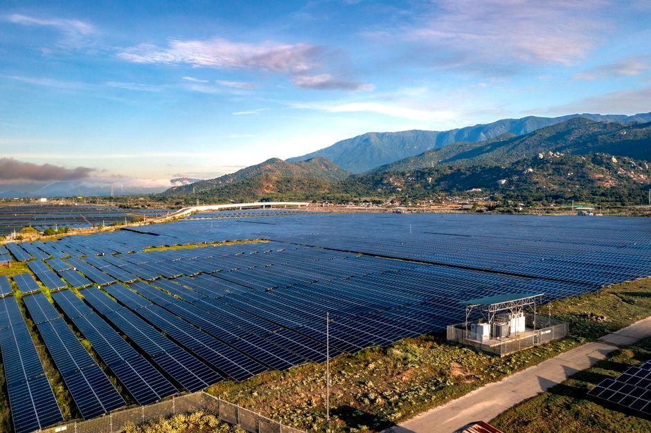 Solar Inverter 2026 Specs: Smart Features, Microinverter Growth and Sourcing Signals