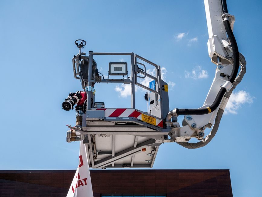 Spec-Driven Pick: Best Concrete Pump Truck for Aerospace