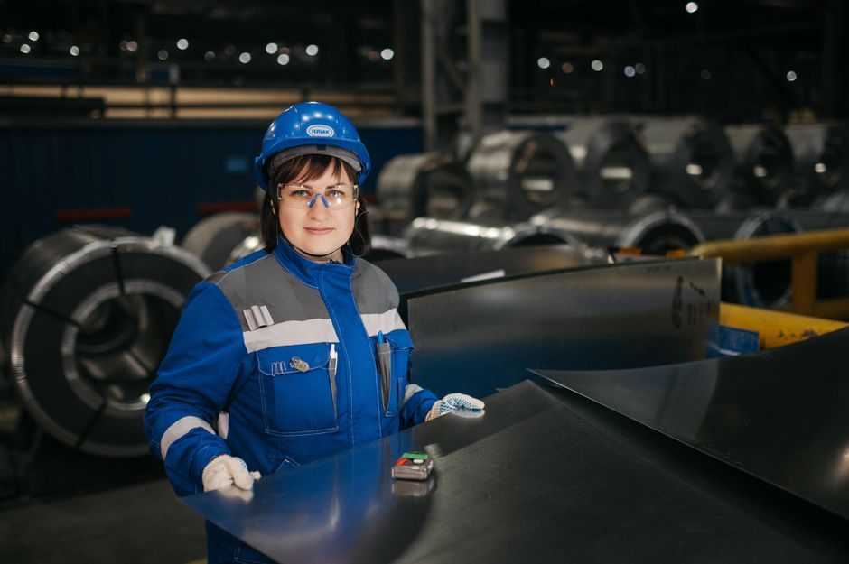 Steel Industry 4.0 Adoption: Barrier Map, AI/ML Use Cases, and What Spec Teams Should