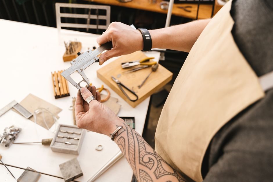 Steel Strand Calibration and Maintenance: Spec Bands, Test Loads, and Field Practice