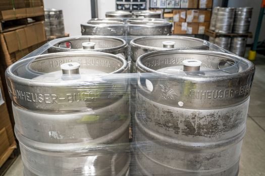 stretch wrapping machine vs Vacuum Packaging Machine - Comparison Across Four Decision Criteria