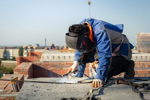 Stud Welder types and classifications - Selection Criteria: Diameter, Base-Metal Thickness, Material