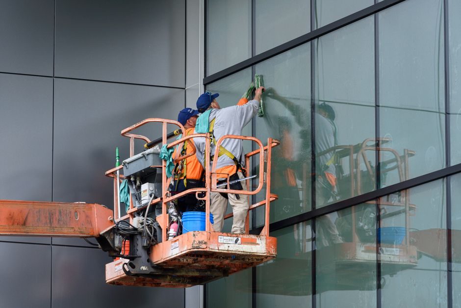 Suspended Working Platform Selection: Load, Reach, Hoist, and Standard Compliance