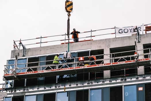 how to choose a Suspended Working Platform - Standards, Certification, and Safety Devices