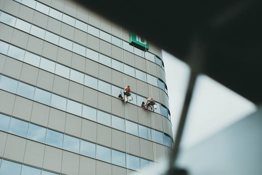 Suspended Working Platform sizing and selection guide - Comparison: Standard Cradle vs BMU vs Rope-Access Seat