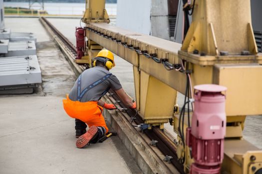 Tapered Roller Bearing installation guide - Lubrication and Run-In: From Grease Pack to Steady-State