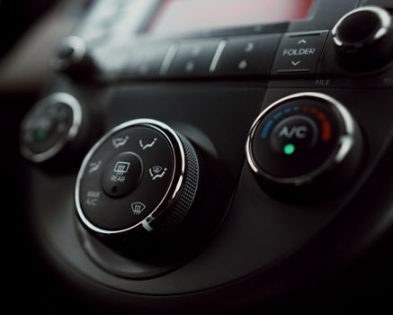 Thermostats selection criteria - Comparison: bimetal vs gas-actuated vs electronic vs capillary