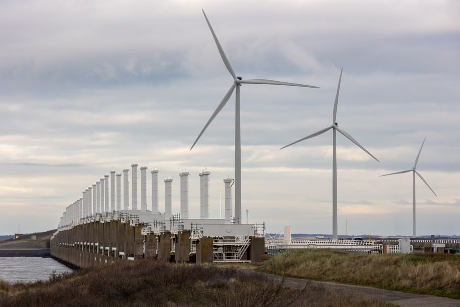 Top Wind Turbine Companies 2026: OEMs, China Suppliers, and Sourcing Specs