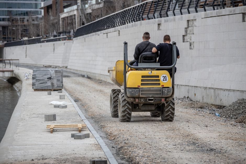 Truck-Mounted Concrete Pump Installation: Outrigger, Boom, and Chassis Spec Map