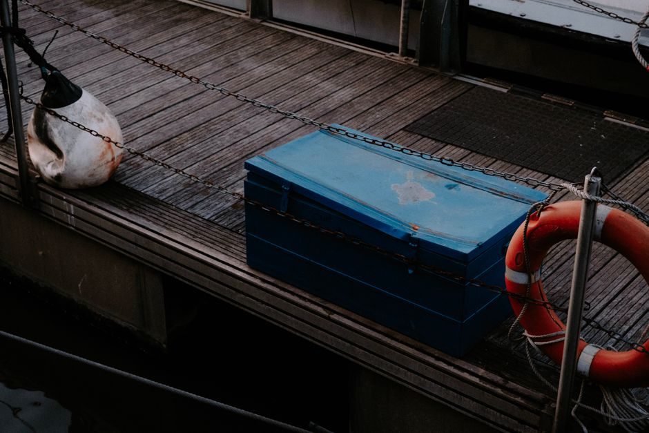 Ultrasonic Level Sensor vs Dock Leveler: Specs, Use Cases, Decision Map
