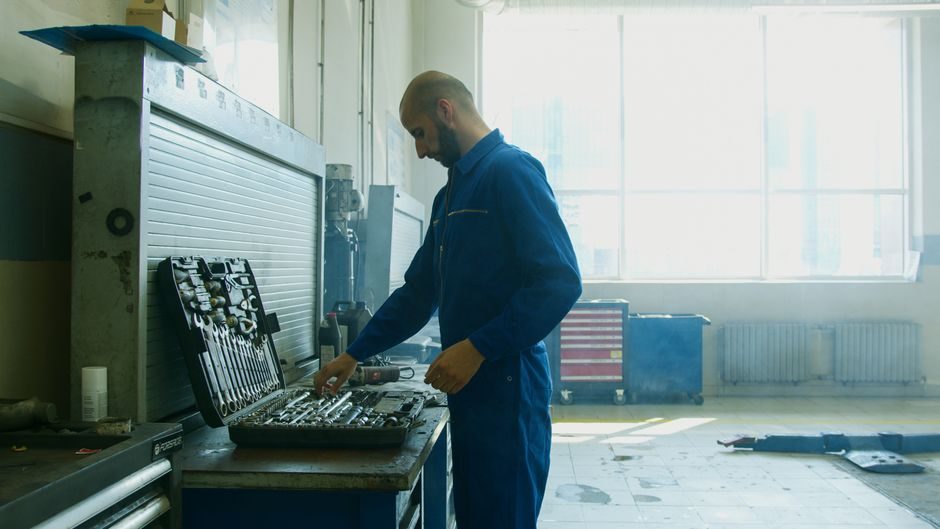Vibration Analyzer Buying Guide 2026: Specs, Sensor Math, and Vendor Map