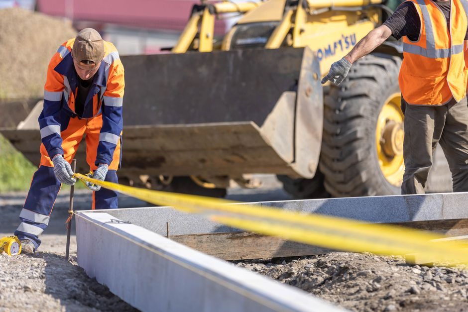 Vibration Analyzer vs Vibration Sensor: Spec Map, Decision Matrix, and 2026 Vendor Signals