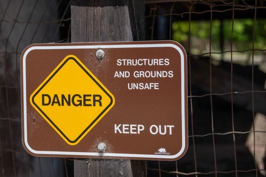 Warning Sign price and cost guide - MOQ Floors, Tooling Cost and Per-Unit Math
