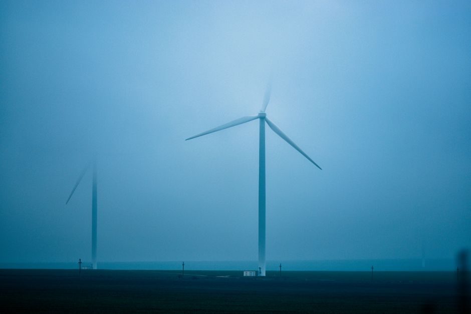Wind Turbine Industry 4.0 Adoption: IEC 61400-25, RAMI 4.0 Digital Twins, and Offshore
