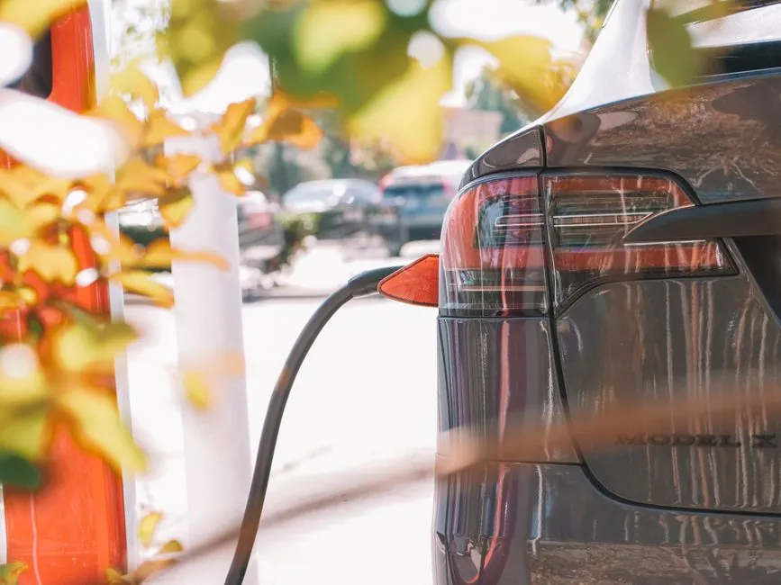 2026 EV Competitive Landscape: Range Extenders, Chargers, and Regional Power Plays