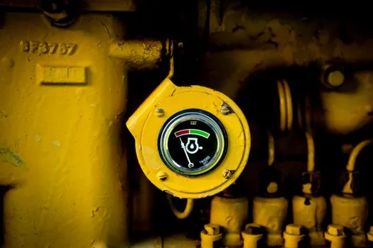 Absolute Pressure Transmitter price and cost guide - Cost driver 2: protocol, display, and safety certification